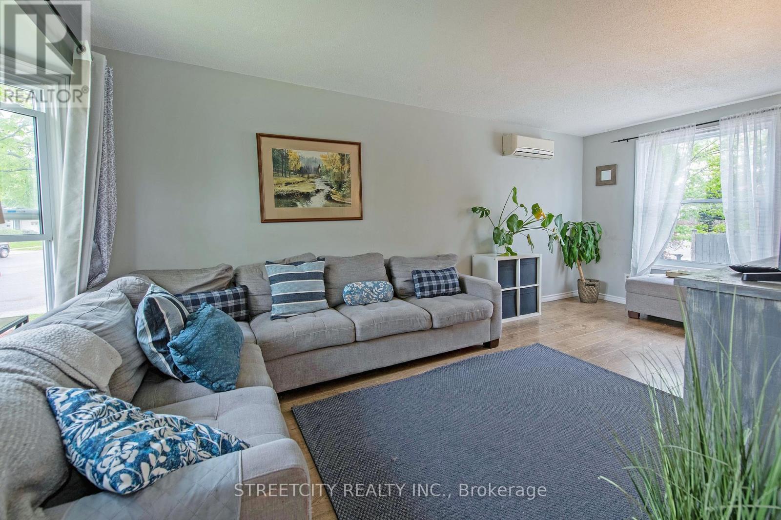 138 Carlyle Drive, London East, Ontario  N5V 3T1 - Photo 5 - X12147202