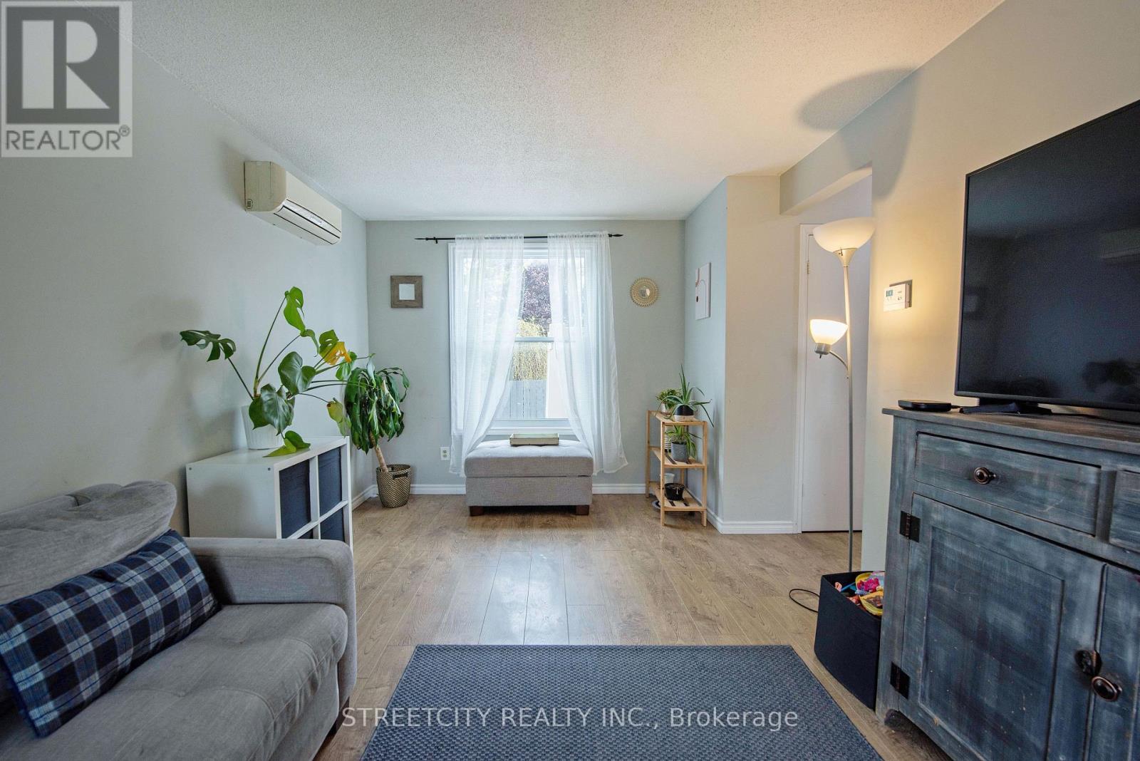 138 Carlyle Drive, London East, Ontario  N5V 3T1 - Photo 7 - X12147202