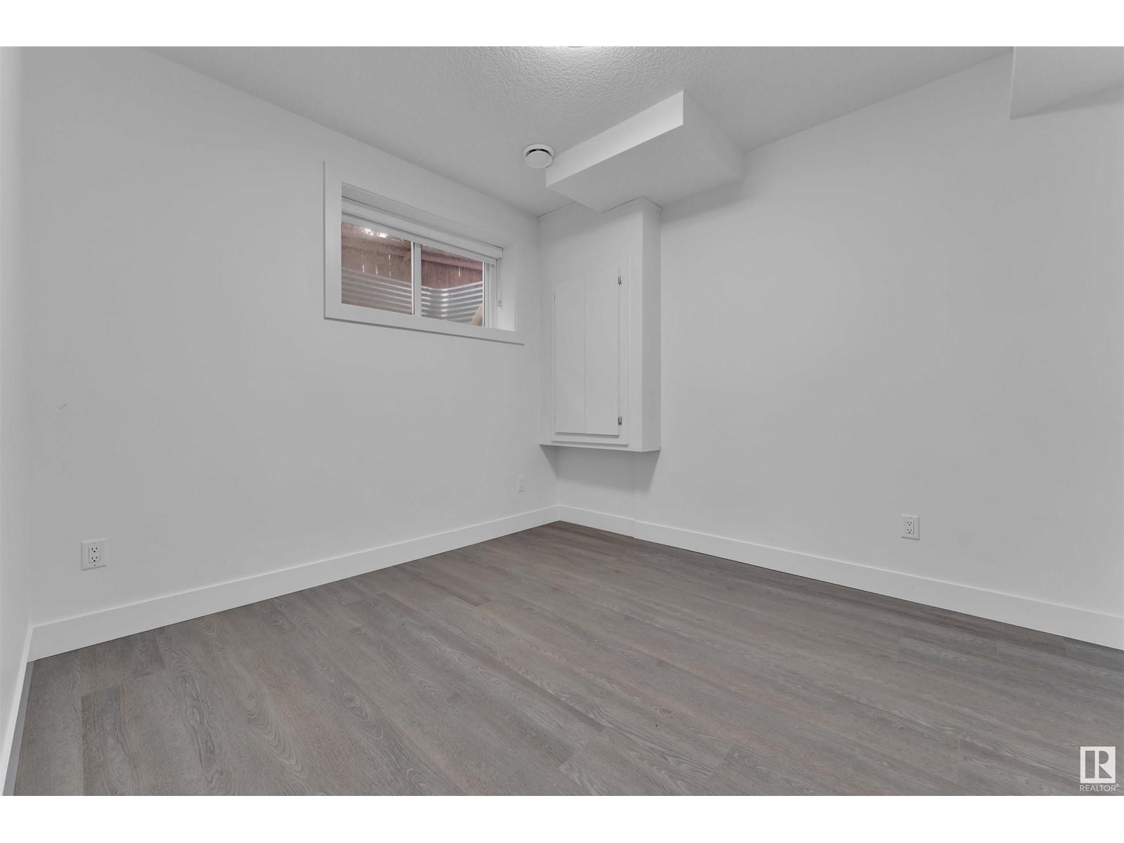 Property at 7540 81 AV NW image 3