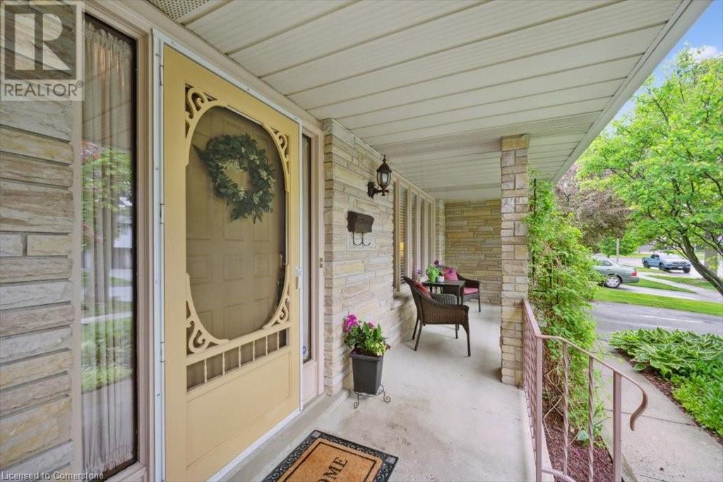Property at 135 GEORGIAN Place image 4