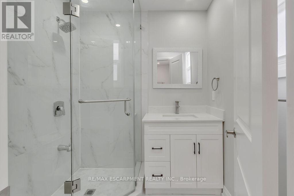 5021 Brady Avenue, Burlington (Appleby), Ontario  L7L 3X5 - Photo 14 - W12023377