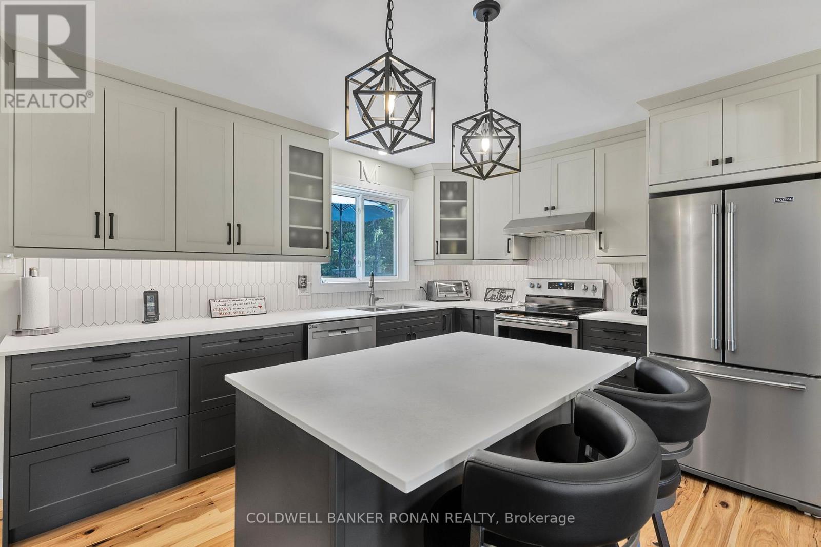 15 Burbank Circle, Adjala-Tosorontio, Ontario  L0M 1J0 - Photo 9 - N12156877
