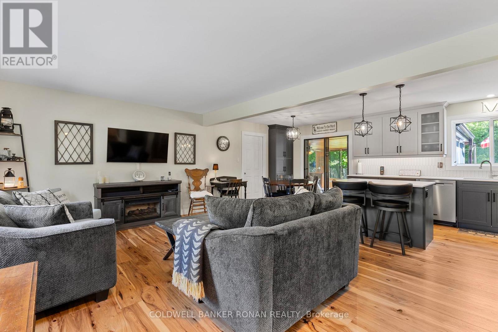 15 Burbank Circle, Adjala-Tosorontio, Ontario  L0M 1J0 - Photo 4 - N12156877