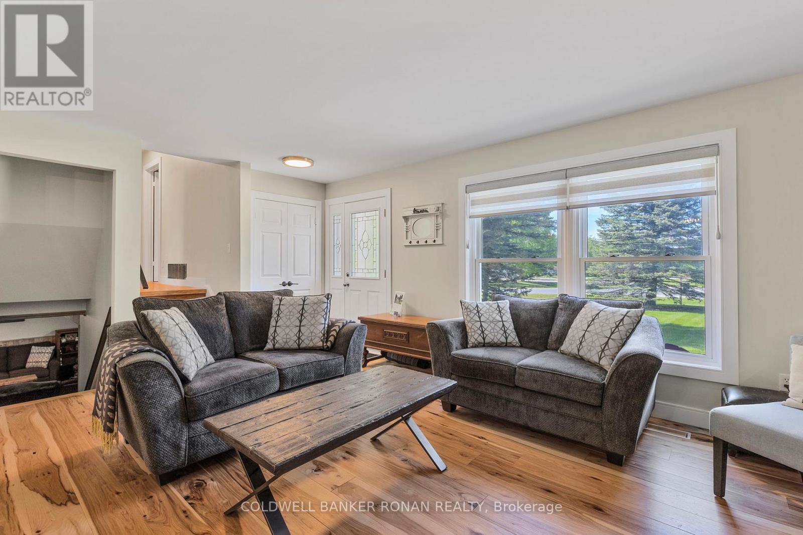 15 Burbank Circle, Adjala-Tosorontio, Ontario  L0M 1J0 - Photo 6 - N12156877