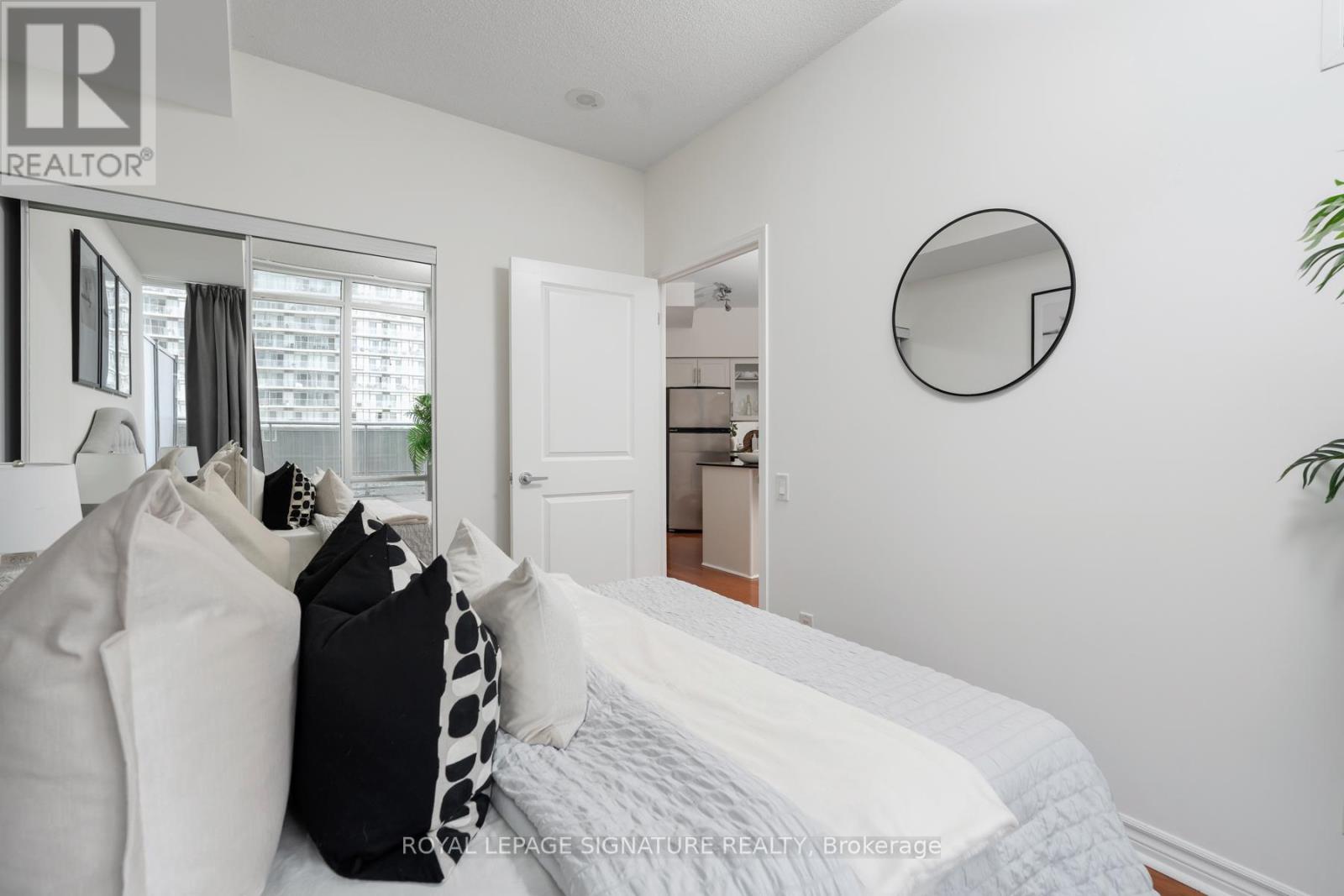 411 - 15 Windermere Avenue, Toronto, Ontario  M6S 5A2 - Photo 24 - W12162367