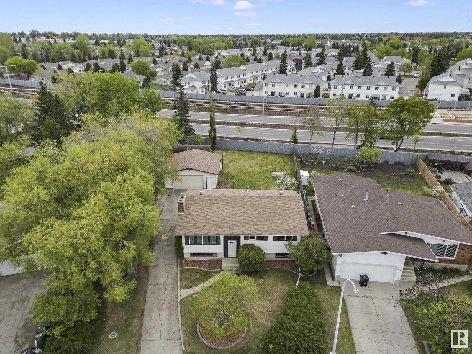 3135 67 St Nw, Edmonton, Alberta  T6K 1M1 - Photo 2 - E4437758