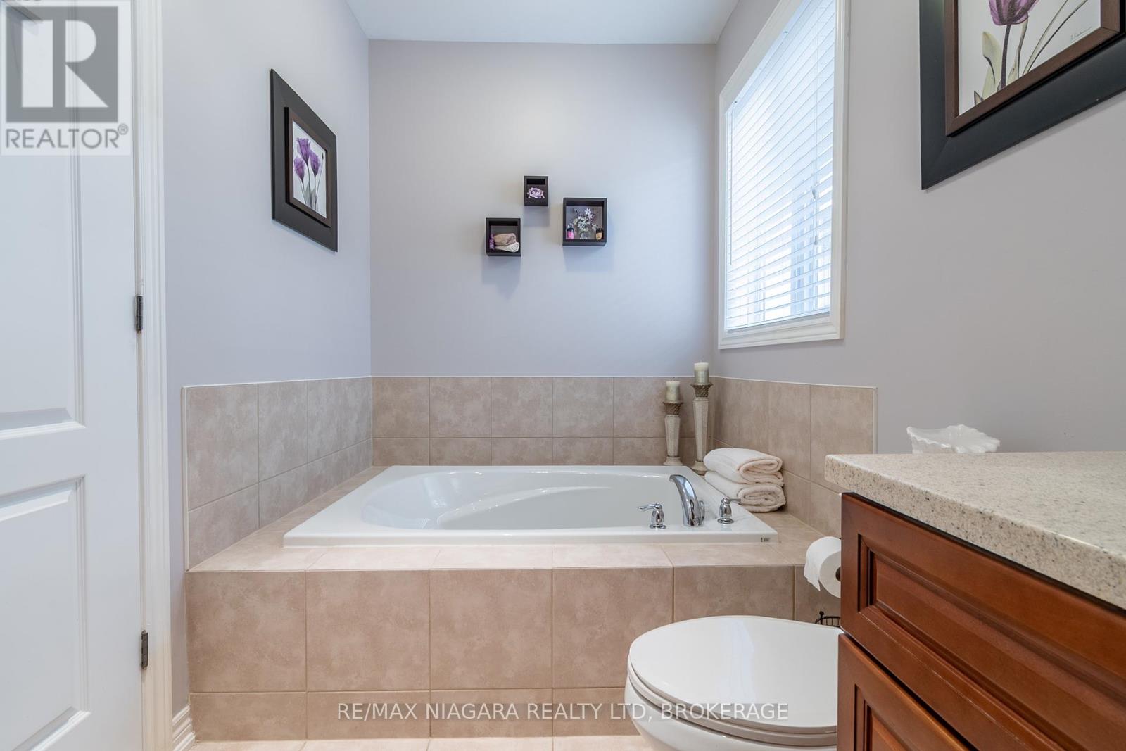 40 Galloway Trail, Welland, Ontario  L3B 6G5 - Photo 12 - X12165131