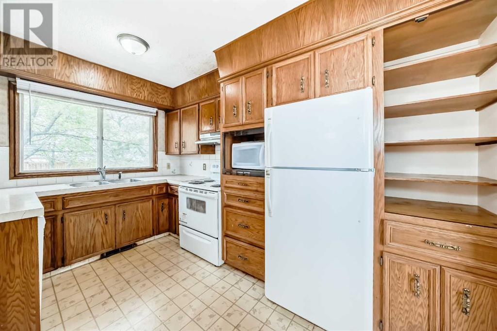5248 Barron Drive Nw, Calgary, Alberta  T2L 1T6 - Photo 8 - A2222218