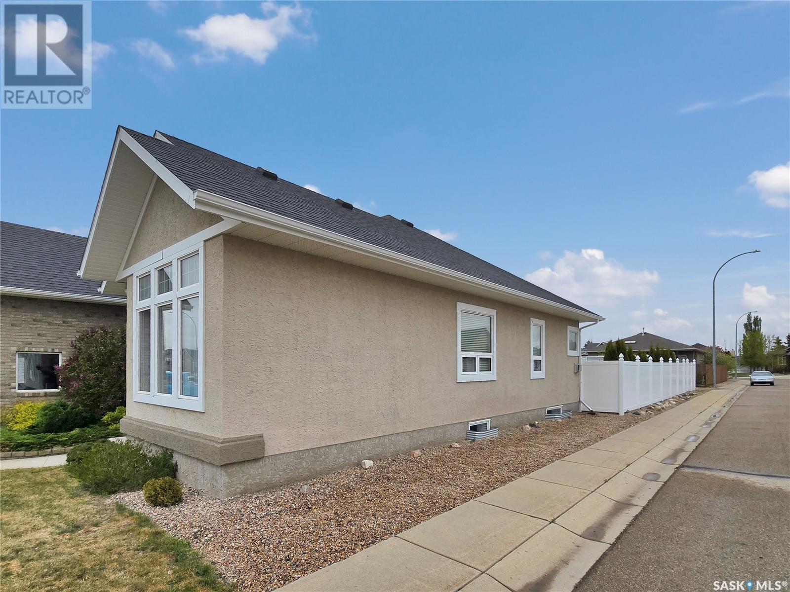 302 Lakeridge Drive, Warman, Saskatchewan  S0K 4S2 - Photo 2 - SK006633