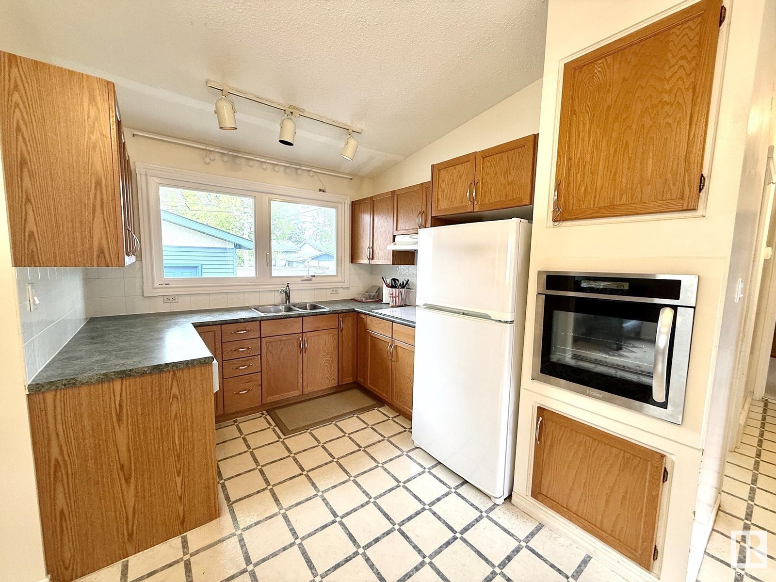 16111 80 Av Nw, Edmonton, Alberta  T5R 3M5 - Photo 9 - E4437766