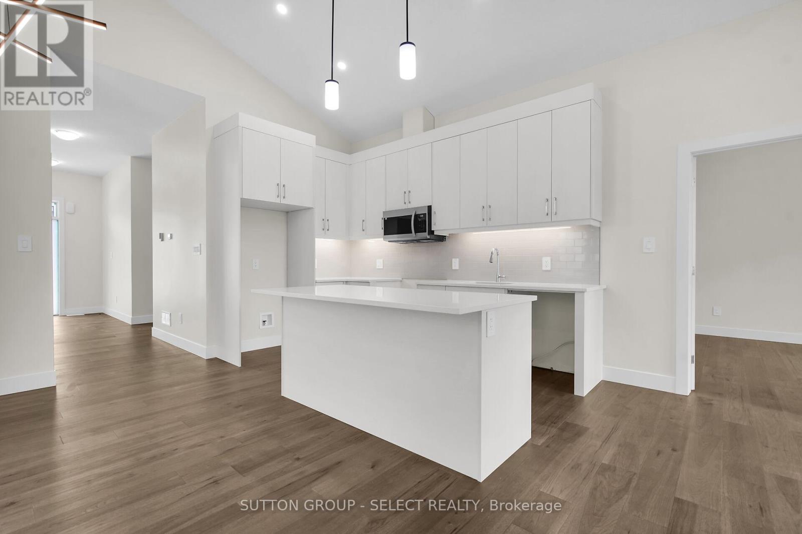 10 - 7966 Fallon Drive, Lucan Biddulph, Ontario  N0M 1V0 - Photo 13 - X12077251
