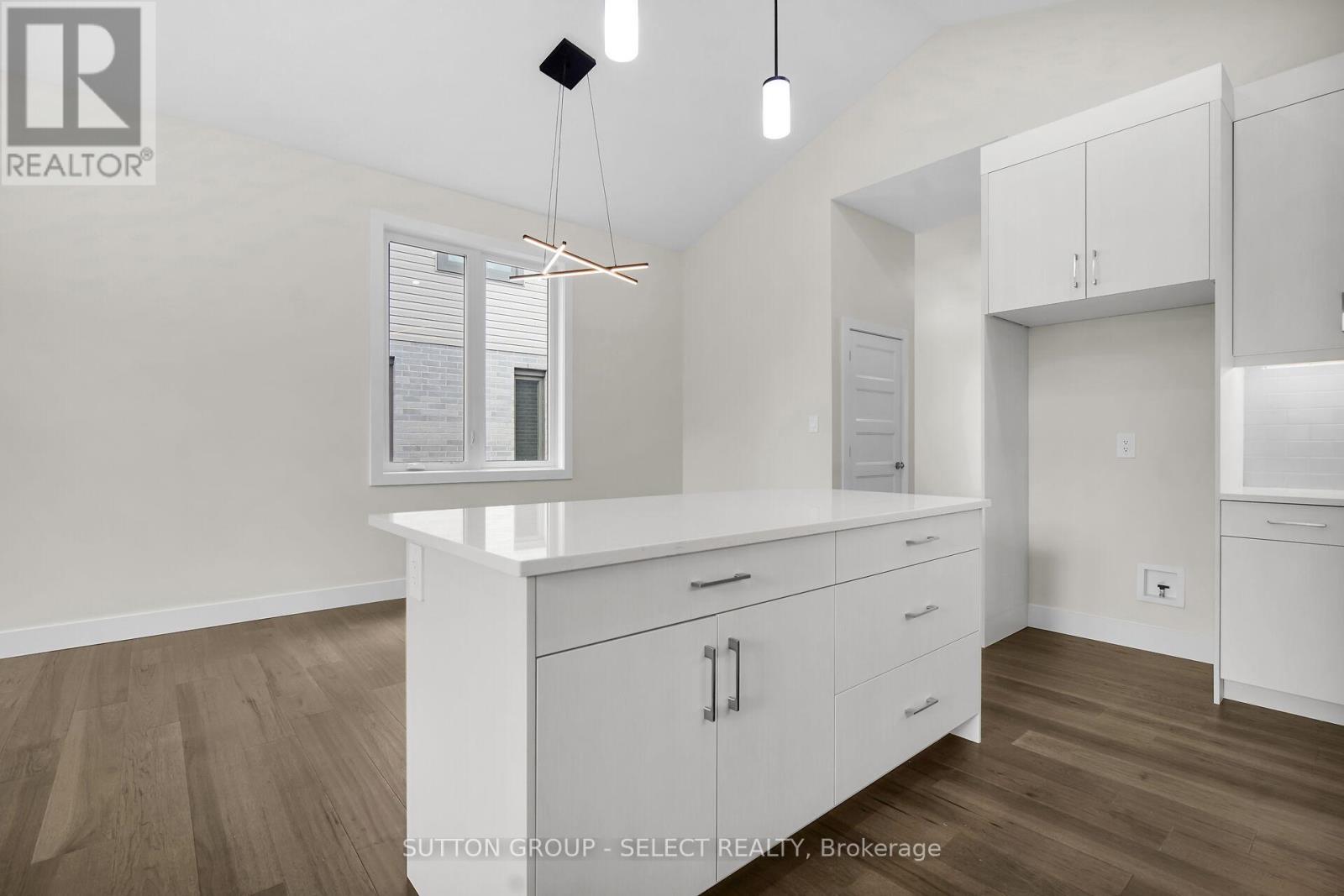 10 - 7966 Fallon Drive, Lucan Biddulph, Ontario  N0M 1V0 - Photo 17 - X12077251