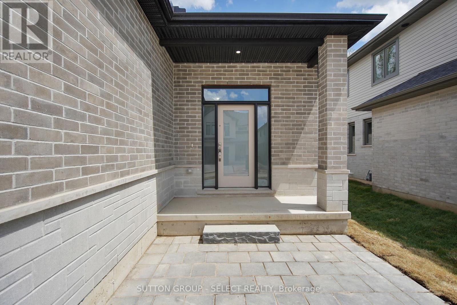 10 - 7966 Fallon Drive, Lucan Biddulph, Ontario  N0M 1V0 - Photo 4 - X12077251