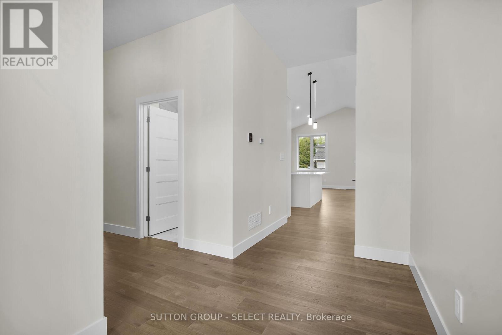 10 - 7966 Fallon Drive, Lucan Biddulph, Ontario  N0M 1V0 - Photo 6 - X12077251