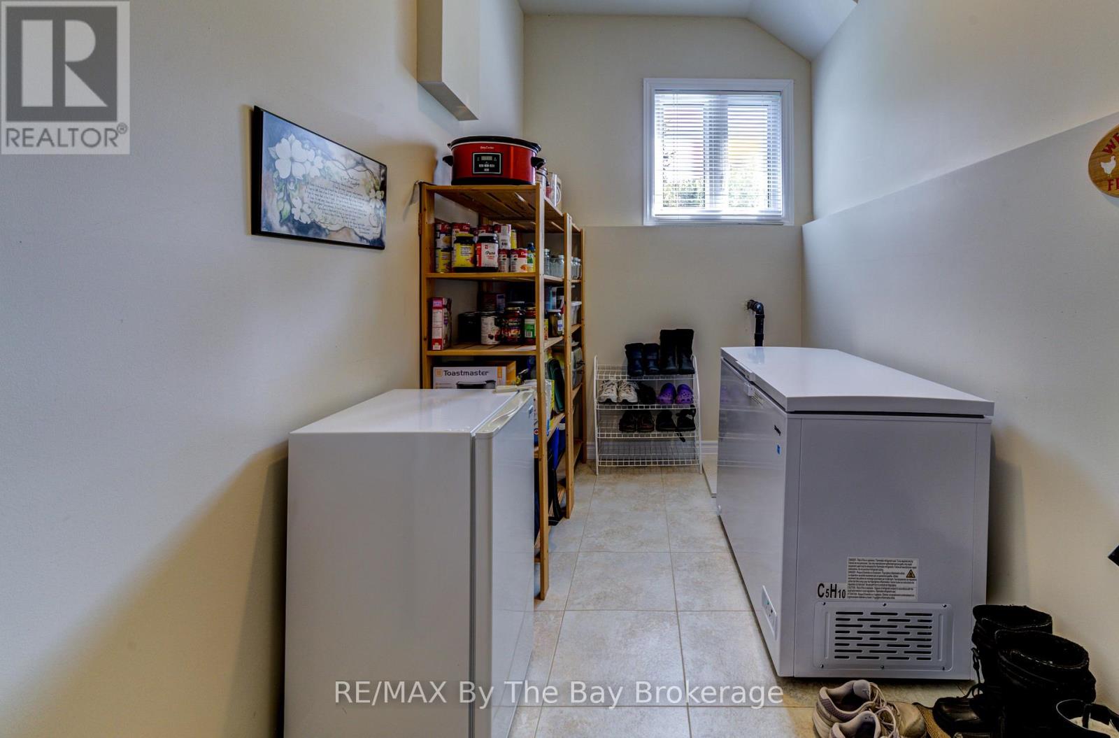 21 Portugal Path, Wasaga Beach, Ontario  L9Z 1L2 - Photo 36 - S12165082