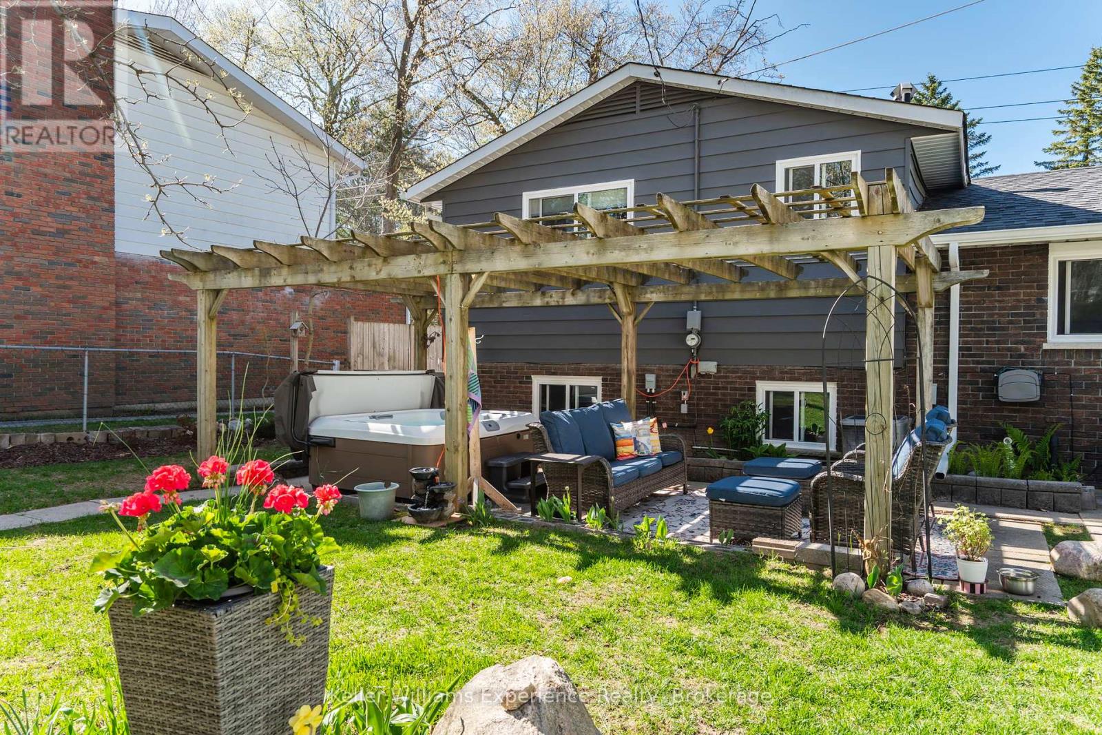 857 Victoria Street, Midland, Ontario  L4R 1B7 - Photo 39 - S12165123