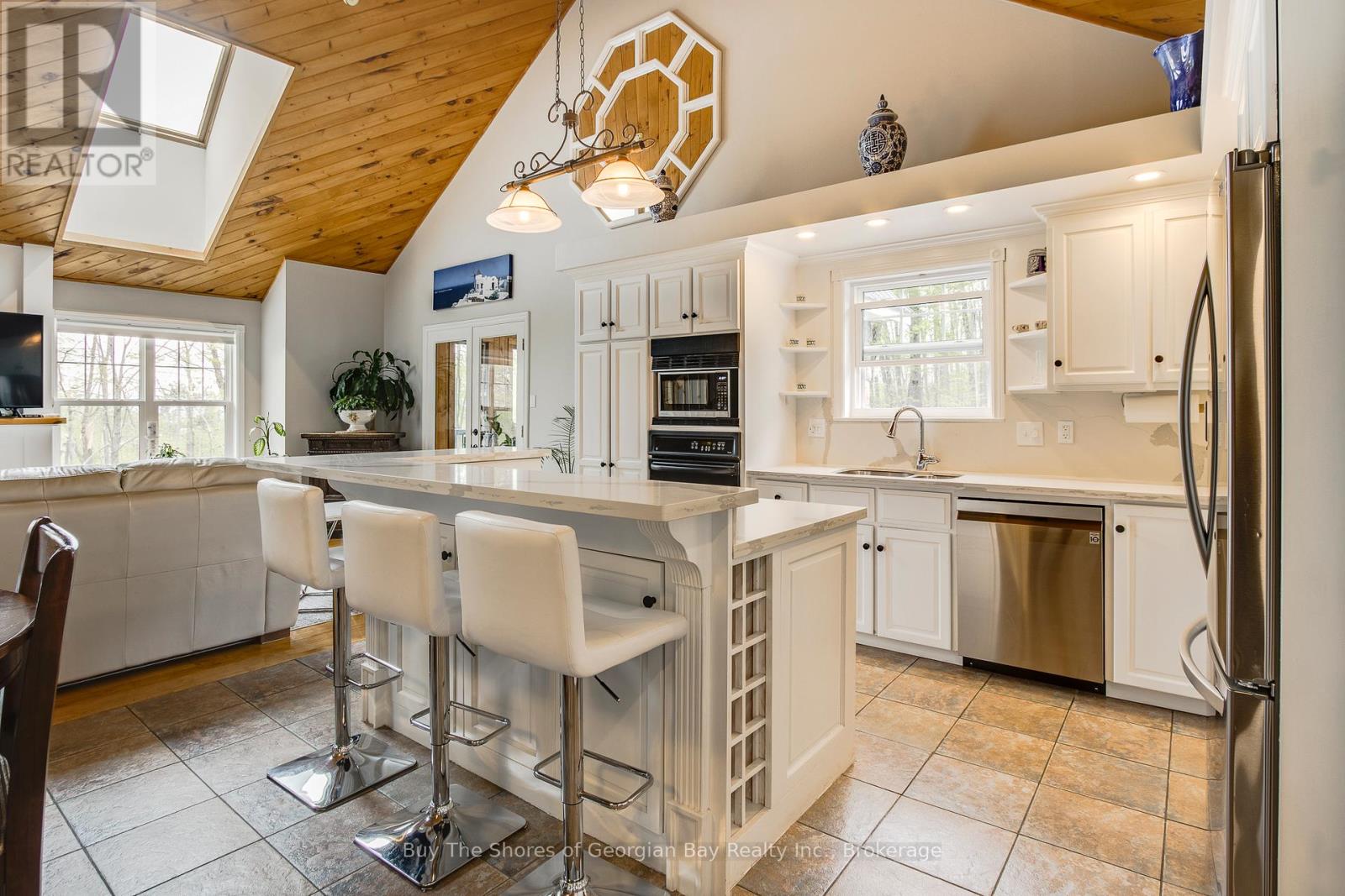 691 Mount St. Louis Road, Oro-Medonte (Moonstone), Ontario  L0L 1V0 - Photo 14 - S12165307