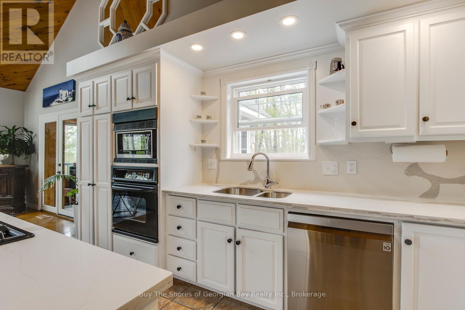 691 Mount St. Louis Road, Oro-Medonte (Moonstone), Ontario  L0L 1V0 - Photo 15 - S12165307