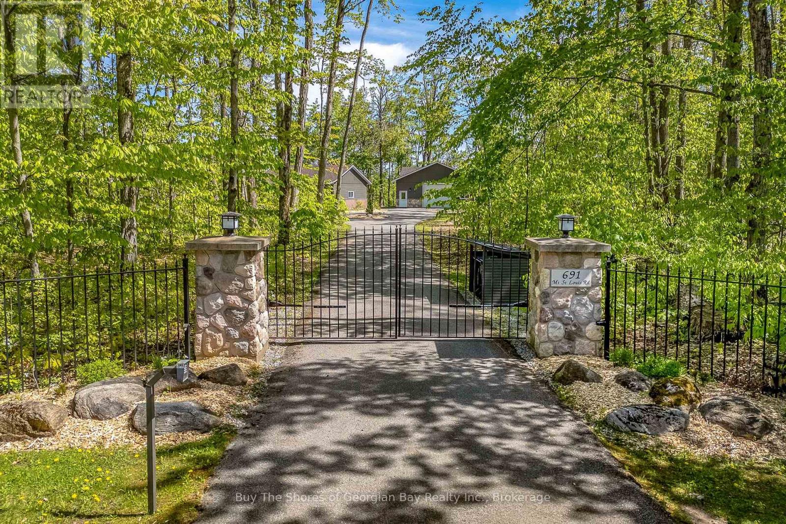691 Mount St. Louis Road, Oro-Medonte (Moonstone), Ontario  L0L 1V0 - Photo 2 - S12165307