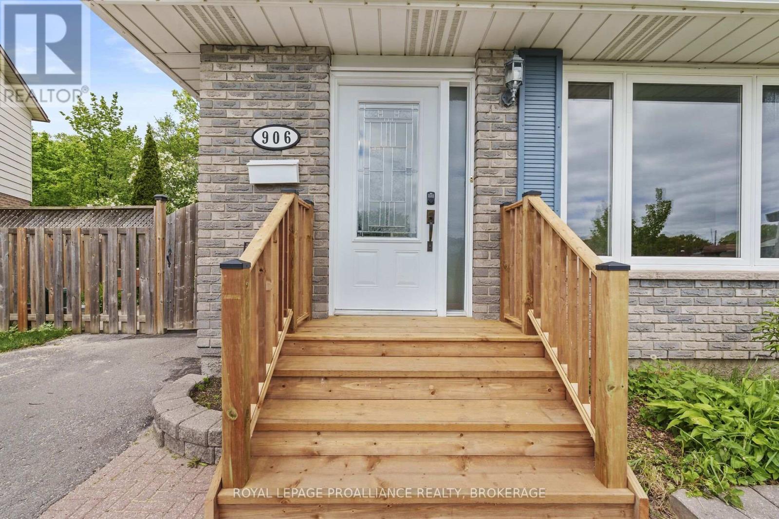 Property at 906 BRAELORNE PLACE image 4