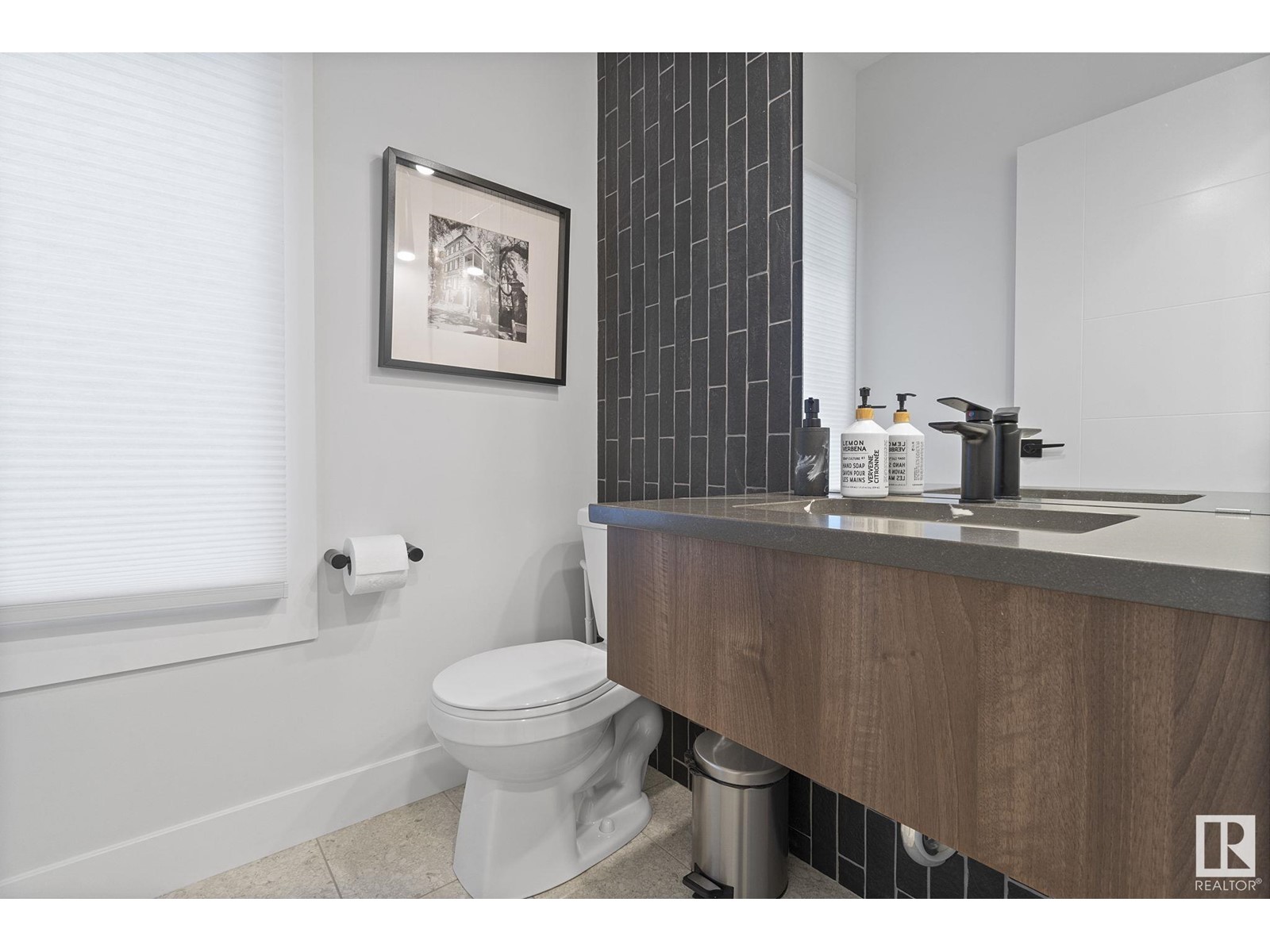 Property at 64 FENWYCK BV image 2