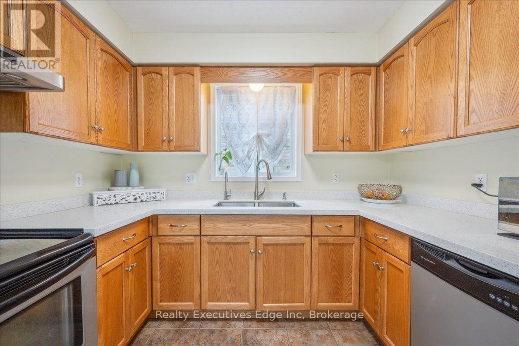 Unit #5 - 210 Dawn Avenue, Guelph (Clairfields/hanlon Business Park), Ontario  N1G 5L5 - Photo 12 - X12165216