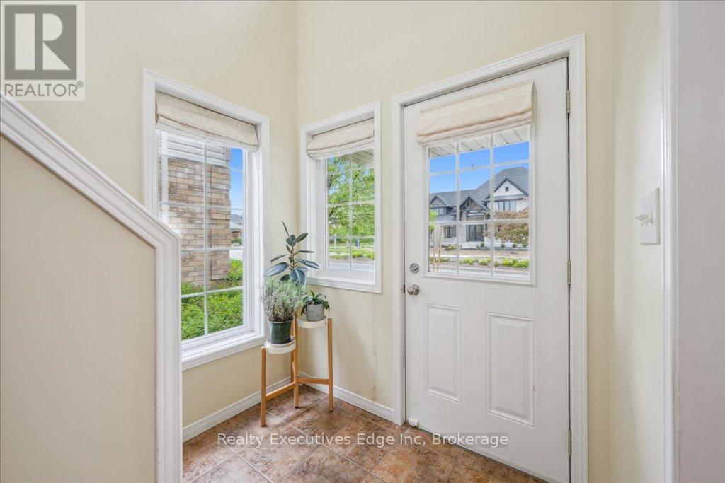 Unit #5 - 210 Dawn Avenue, Guelph (Clairfields/hanlon Business Park), Ontario  N1G 5L5 - Photo 4 - X12165216