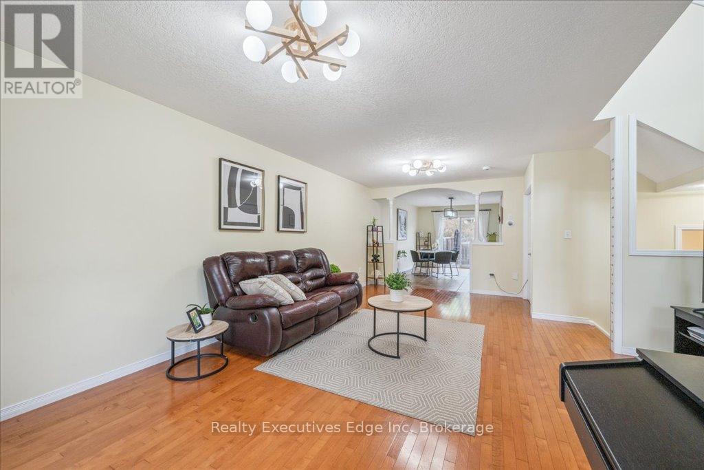 Unit #5 - 210 Dawn Avenue, Guelph (Clairfields/hanlon Business Park), Ontario  N1G 5L5 - Photo 5 - X12165216