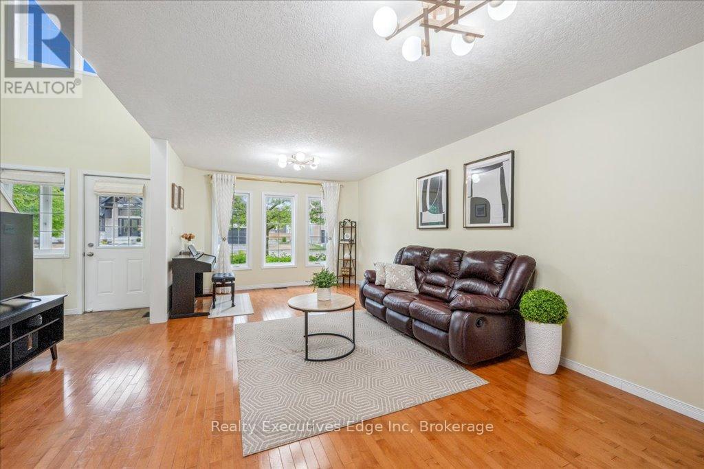 Unit #5 - 210 Dawn Avenue, Guelph (Clairfields/hanlon Business Park), Ontario  N1G 5L5 - Photo 6 - X12165216