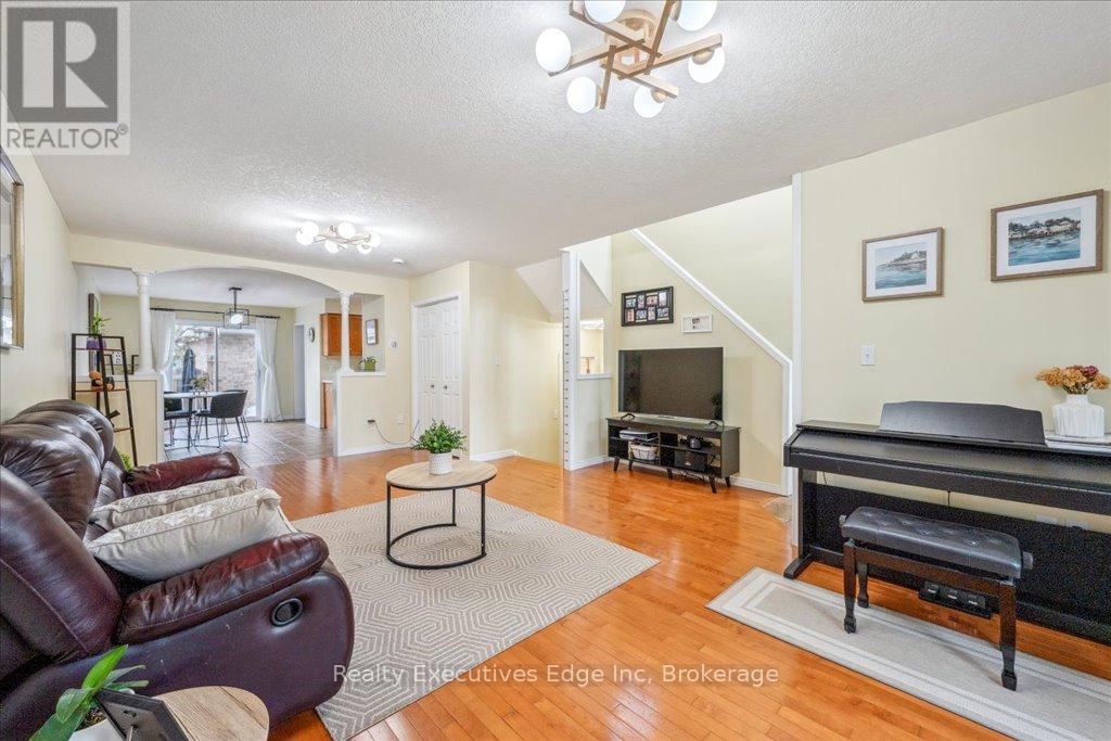 Unit #5 - 210 Dawn Avenue, Guelph (Clairfields/hanlon Business Park), Ontario  N1G 5L5 - Photo 8 - X12165216