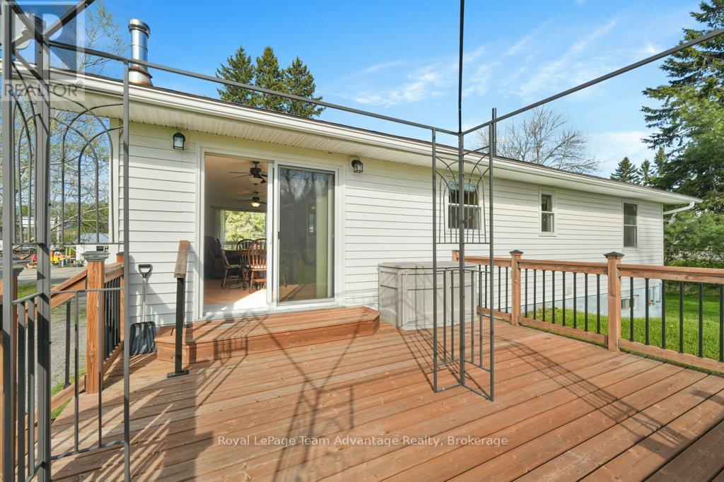 56 South Sparks Street, Magnetawan, Ontario  P0A 1P0 - Photo 14 - X12165224