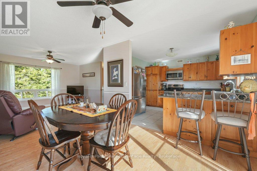 56 South Sparks Street, Magnetawan, Ontario  P0A 1P0 - Photo 15 - X12165224