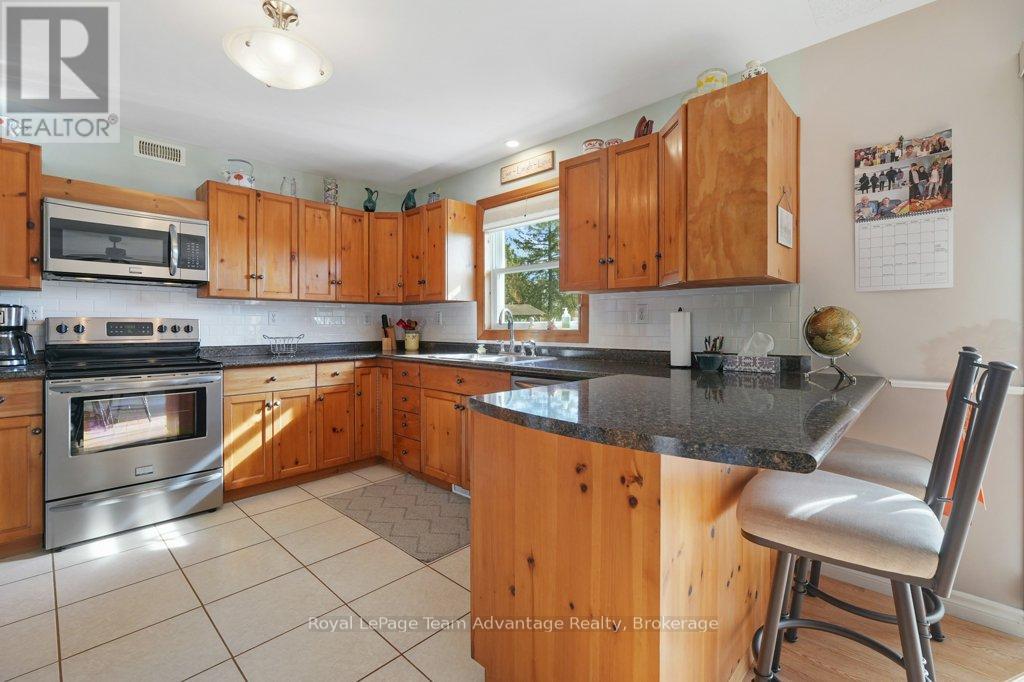56 South Sparks Street, Magnetawan, Ontario  P0A 1P0 - Photo 16 - X12165224