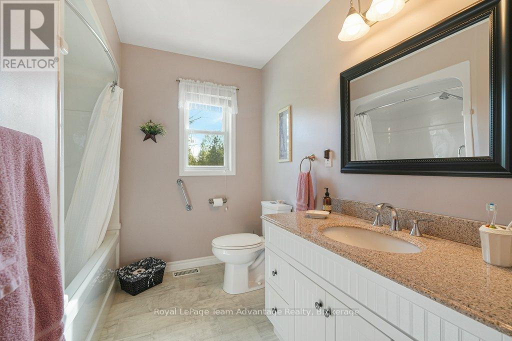 56 South Sparks Street, Magnetawan, Ontario  P0A 1P0 - Photo 22 - X12165224