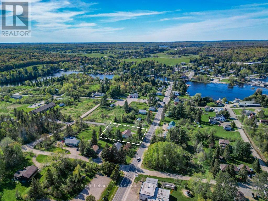 56 South Sparks Street, Magnetawan, Ontario  P0A 1P0 - Photo 4 - X12165224