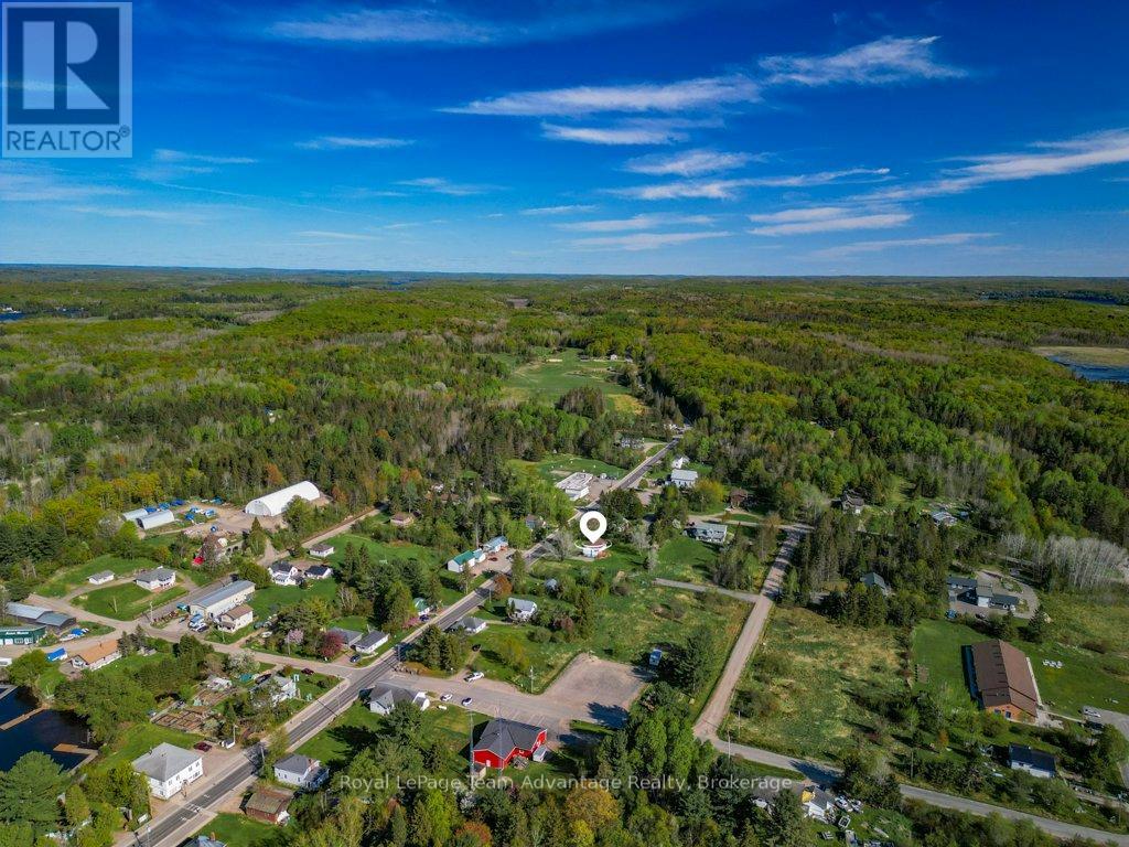56 South Sparks Street, Magnetawan, Ontario  P0A 1P0 - Photo 45 - X12165224