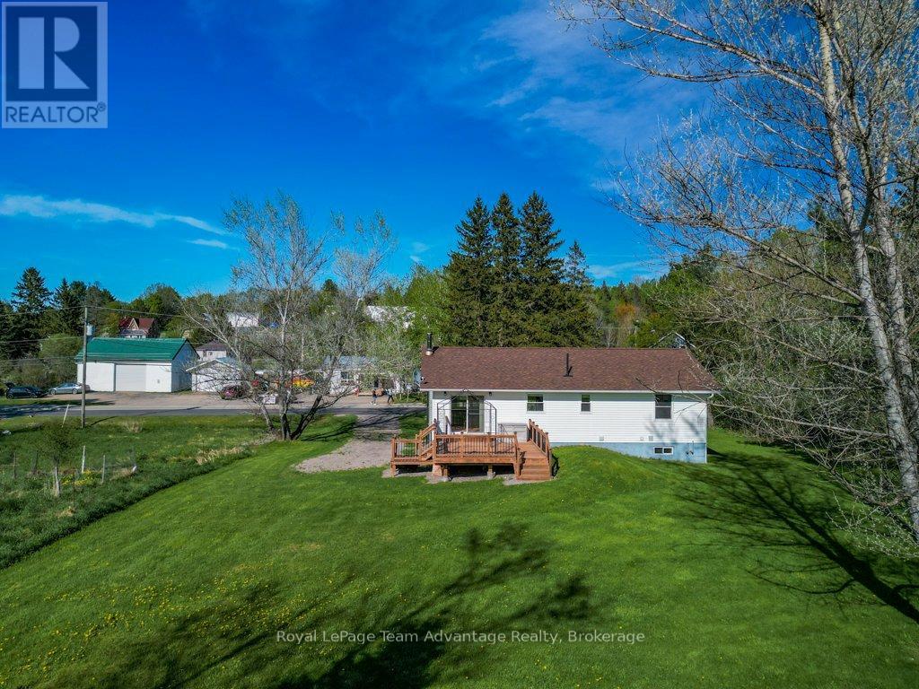 56 South Sparks Street, Magnetawan, Ontario  P0A 1P0 - Photo 5 - X12165224
