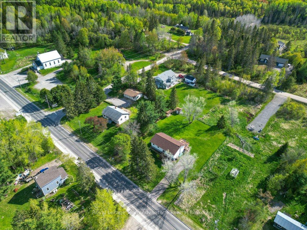 56 South Sparks Street, Magnetawan, Ontario  P0A 1P0 - Photo 6 - X12165224
