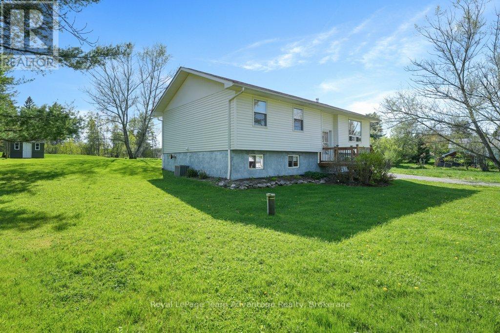 56 South Sparks Street, Magnetawan, Ontario  P0A 1P0 - Photo 7 - X12165224