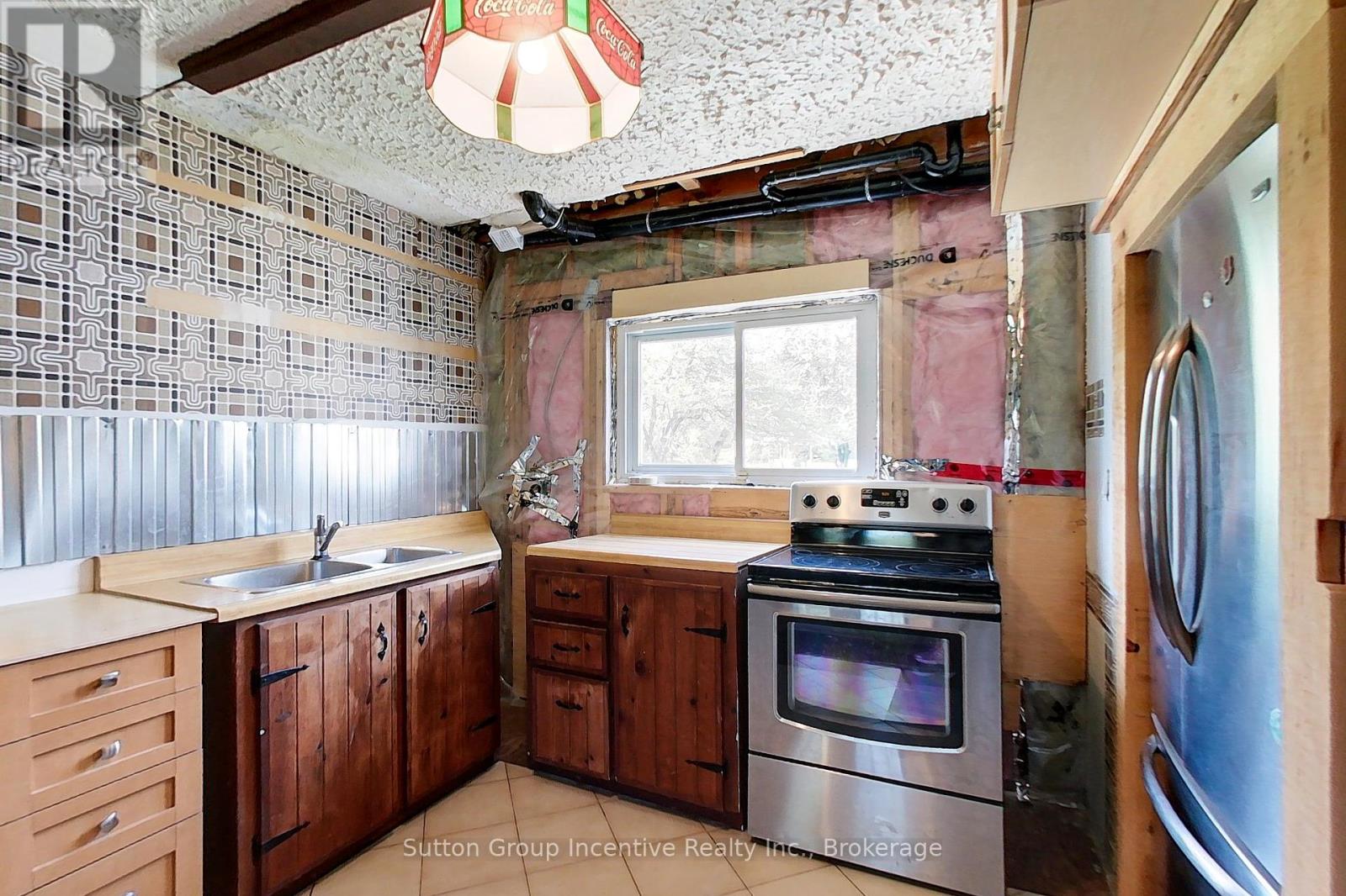 114 Tyrol Avenue, Blue Mountains, Ontario  N0H 2E0 - Photo 11 - X12165248