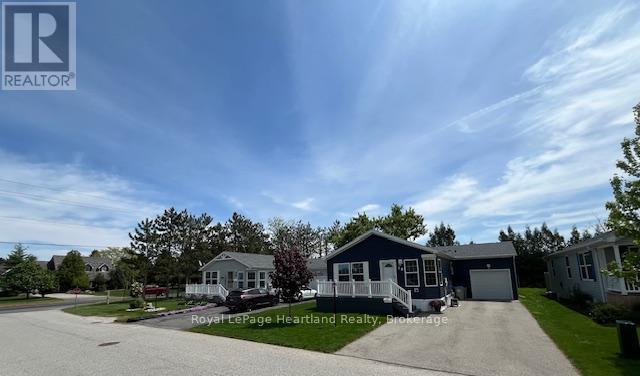 38 Bond Street, Strathroy-Caradoc, Ontario  N7G 0C5 - Photo 34 - X12165251