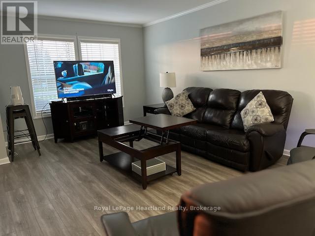 38 Bond Street, Strathroy-Caradoc, Ontario  N7G 0C5 - Photo 8 - X12165251