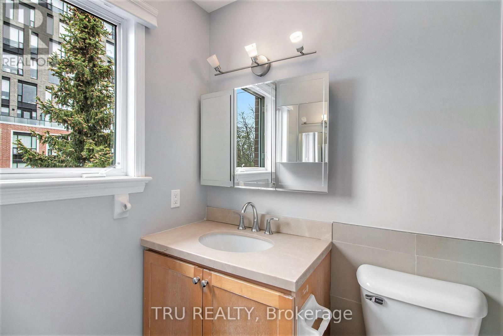 142 Cobourg Street, Ottawa, Ontario  K1N 8H1 - Photo 8 - X12165126