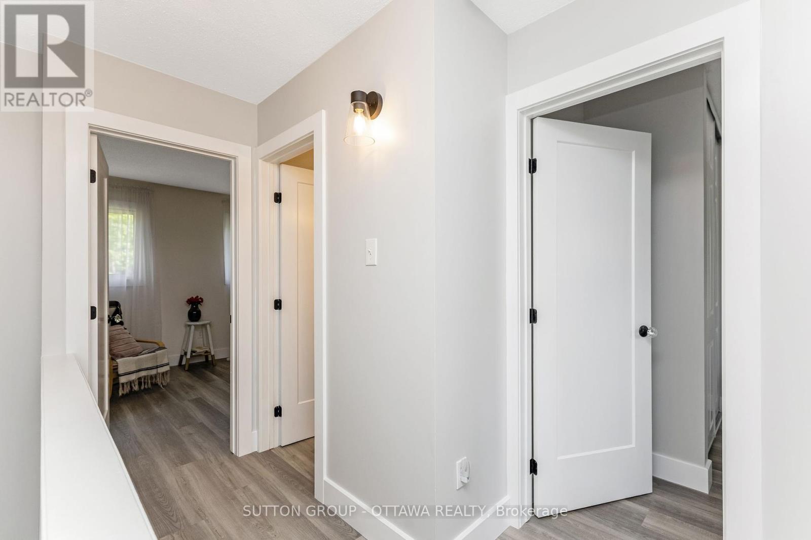 237 Teal Crescent, Ottawa, Ontario  K1E 2C3 - Photo 11 - X12165172