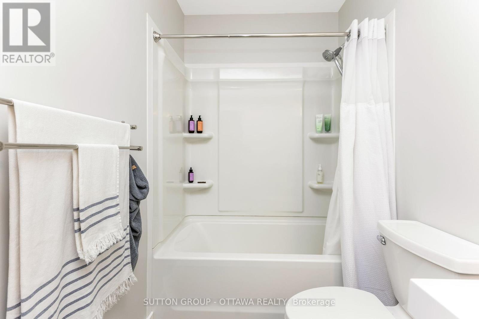 237 Teal Crescent, Ottawa, Ontario  K1E 2C3 - Photo 15 - X12165172