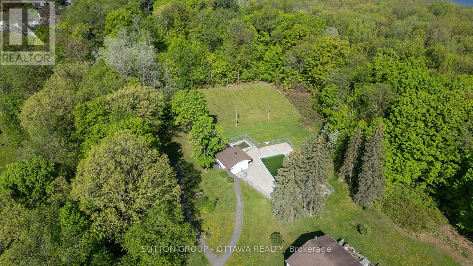 237 Teal Crescent, Ottawa, Ontario  K1E 2C3 - Photo 27 - X12165172