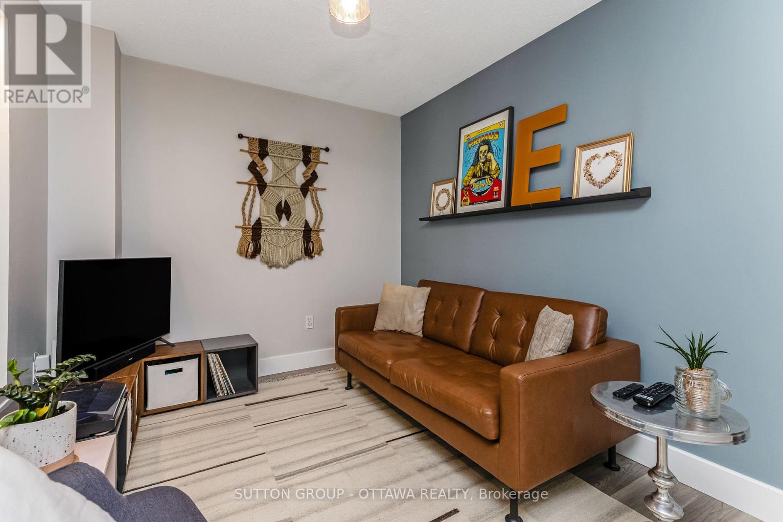 237 Teal Crescent, Ottawa, Ontario  K1E 2C3 - Photo 7 - X12165172