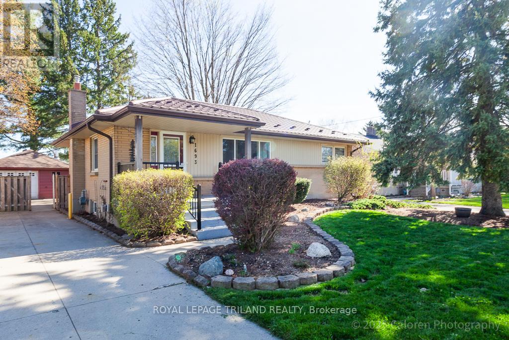1693 Moffatt Avenue
