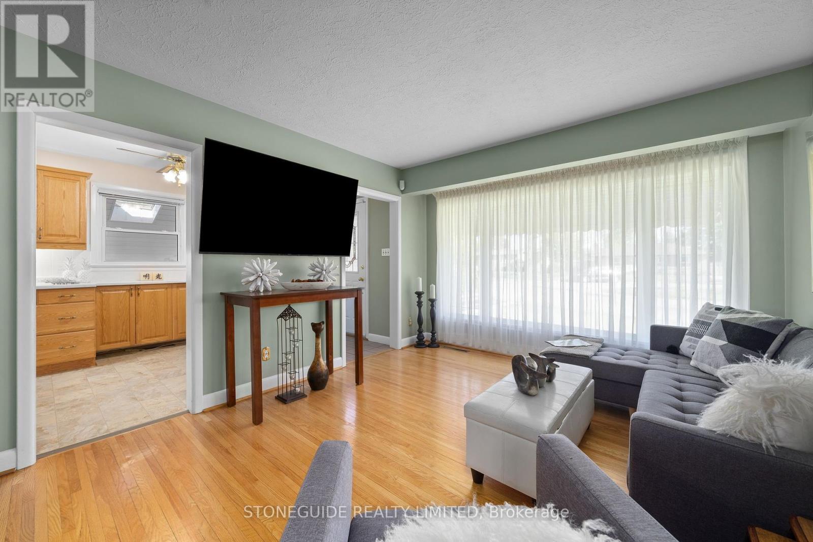 Property at 5 ARMOUR COURT image 4