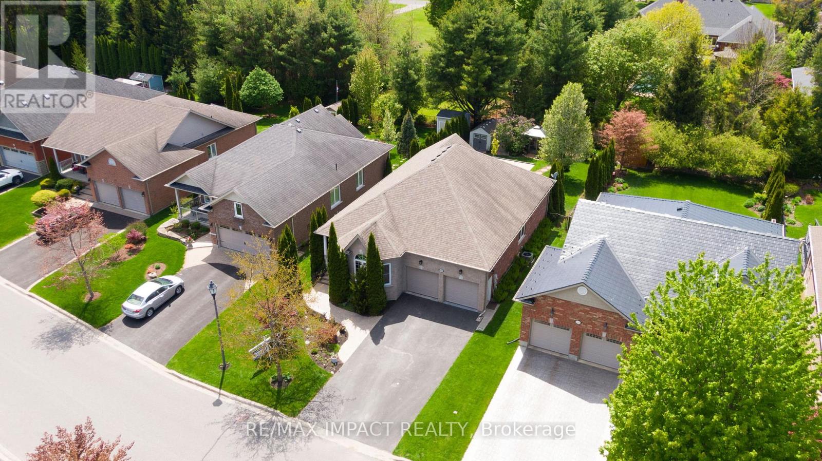 Property at 465 FOOTE CRESCENT image 2
